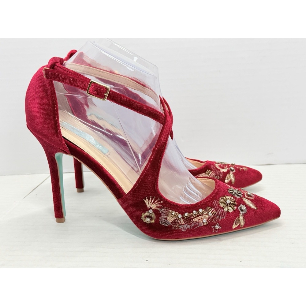 Blue by Betsey Johnson Skye 9.5 Womens Burgundy Velvet Embroidered Stiletto
